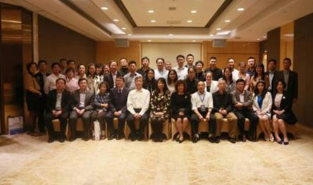 綿陽市市場(chǎng)信息協(xié)會(huì)會(huì)長許登祥在全國大會(huì)作交流發(fā)言